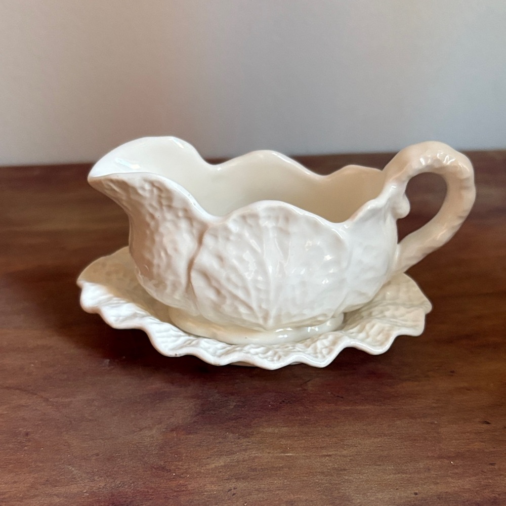 Shorter and Son’s LTD White Cabbage Leaf Boat with Dish.